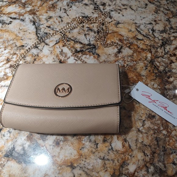 Marilyn Monroe crossbody, NWT, 8"X6", long gold chain, magnetic closure. Clean - Picture 2 of 12